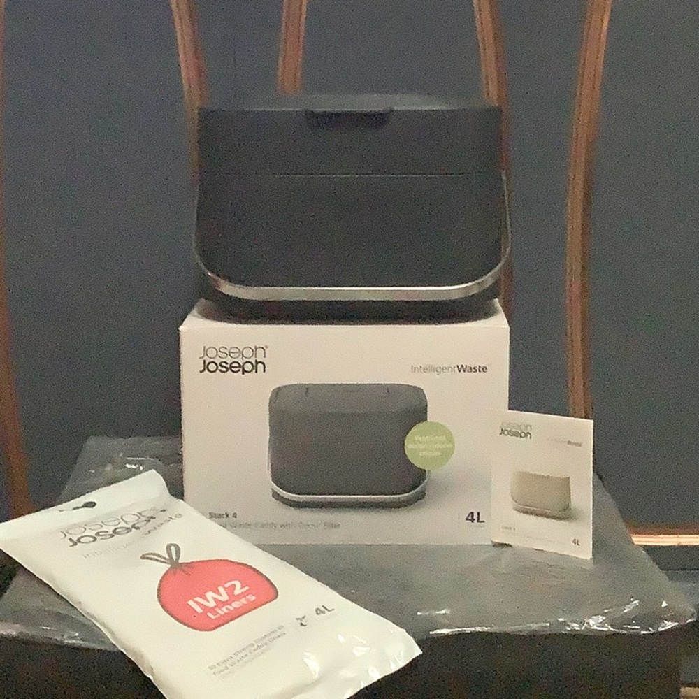 Joseph Joseph 30016 Waste Compost Bin Food Waste Caddy 1 gallon/4 liters